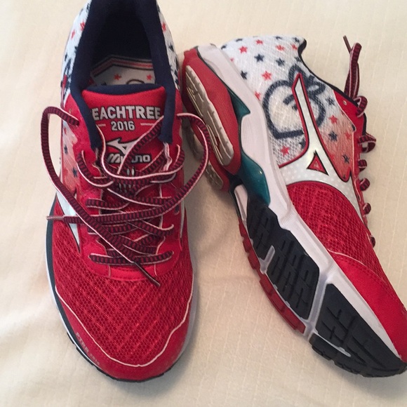 mizuno peachtree road race shoes